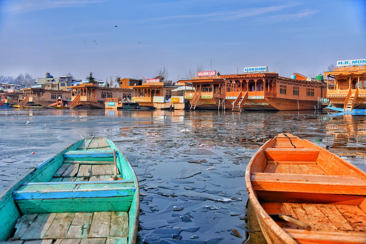 Kashmir Family Tour Package (7 Days / 6 Nights)